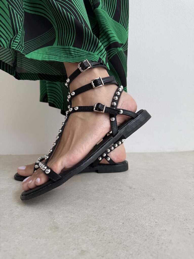 Sandalo schiava nero borchie argento 
