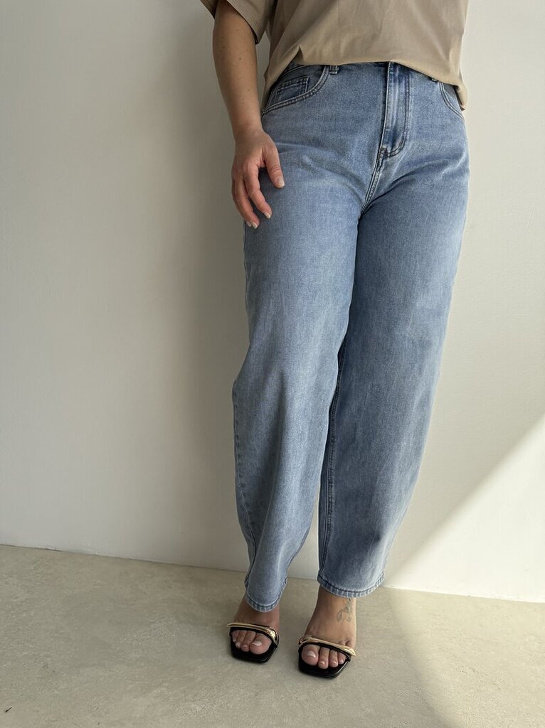 Jeans MomFit over medium denim 